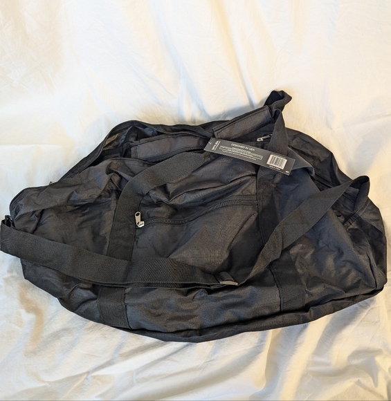 Heys Packable Travel Duffel Bag - Lightweight - Black - Medium Sized - Carry On - Picture 2 of 8